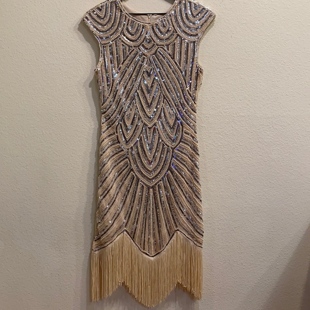 Flapper girl / Gatsby off white sequin dress